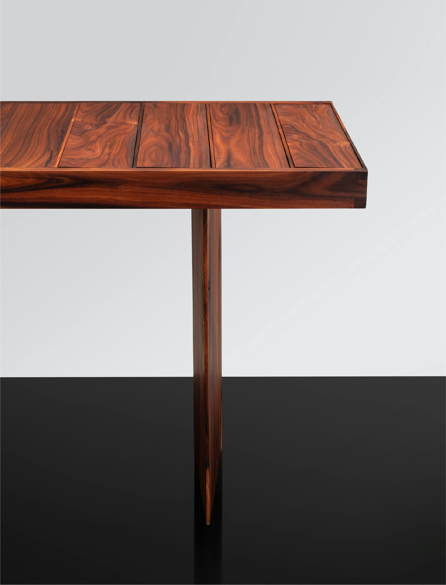 Side view of Brazilian jacaranda wood desk by Vinicius Siega showcased at SP-Arte São Paulo